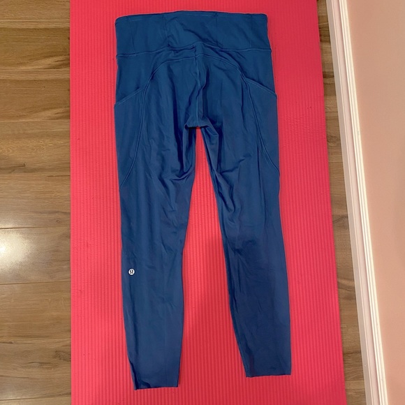 Size 10 Blue lululemon Capri leggings - Picture 4 of 5